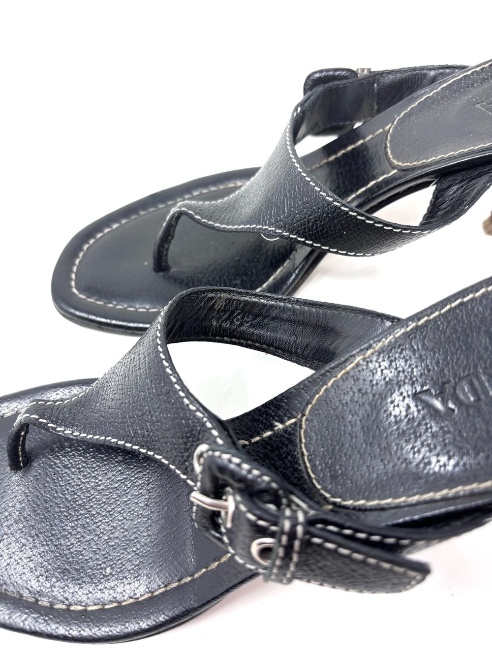 Vintage Prada Black Leather Thong Sandals Buckle T-Strap Kitten Heel size 39 - Picture 6 of 8
